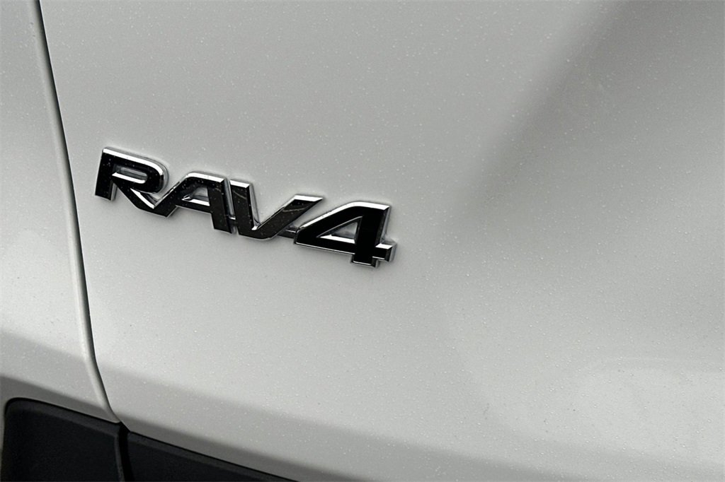 Used 2025 Toyota RAV4 XLE image 33