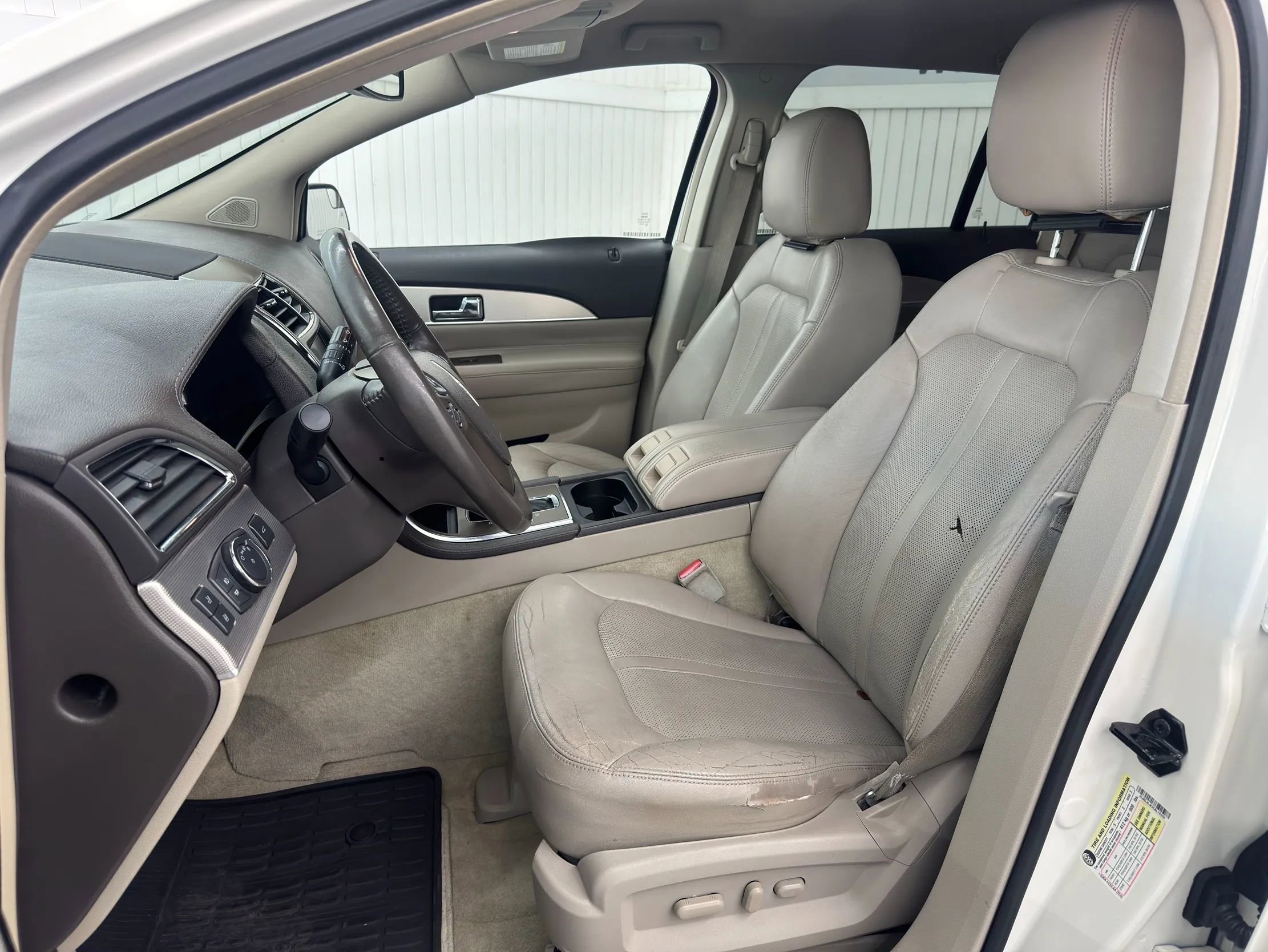 Used 2012 Lincoln MKX FWD image 17