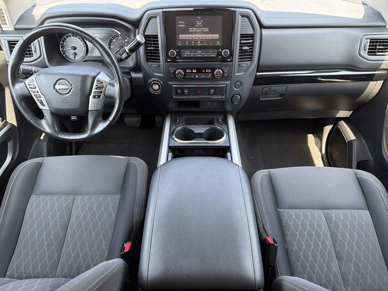 Used 2024 Nissan Titan SV w/ SV Convenience Package RWD image 2