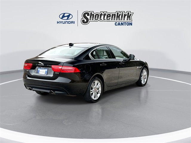 Used 2019 Jaguar XE Premium image 8