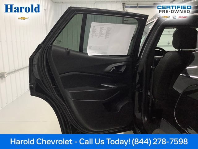 Used 2025 Chevrolet Trax RS FWD image 15