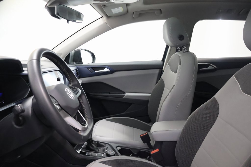 Used 2023 Volkswagen Taos SE w/ Panoramic Sunroof Package image 13