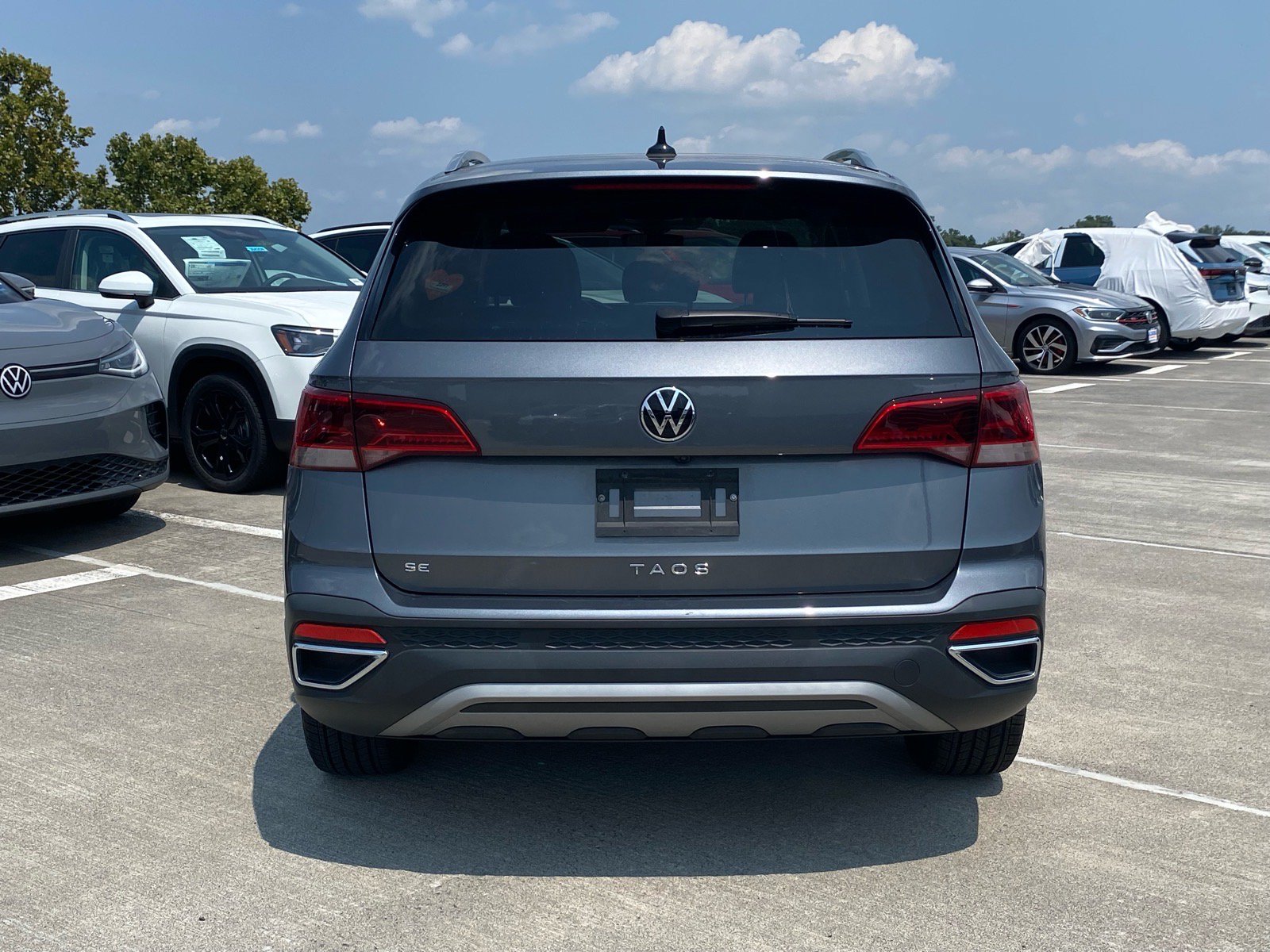Certified 2023 Volkswagen Taos SE w/ Black Wheel Package FWD image 3