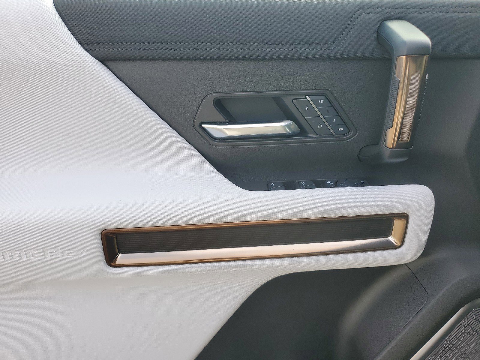 New 2025 GMC Hummer EV 2X image 22