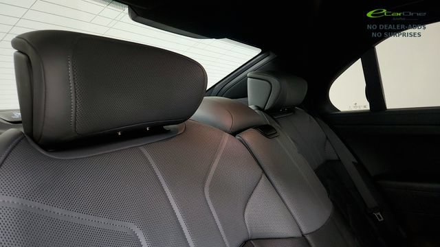 Used 2025 BMW i7 xDrive60 w/ Executive Package RWD image 40