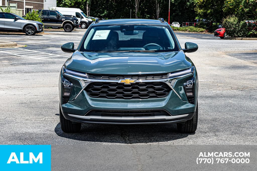 Used 2025 Chevrolet Trax LT FWD image 10