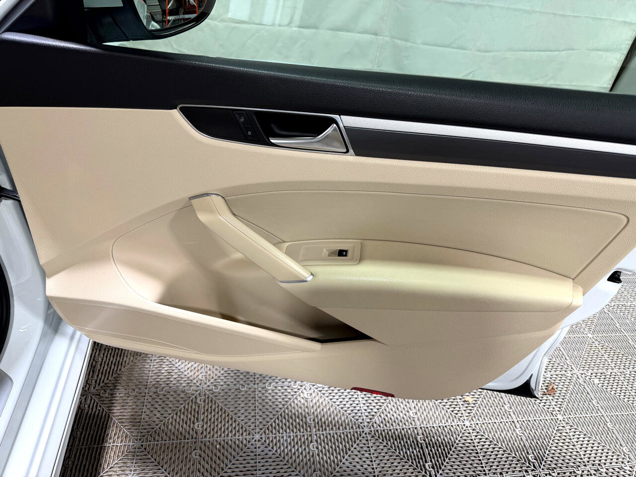 Used 2017 Volkswagen Passat 1.8T R-Line image 14