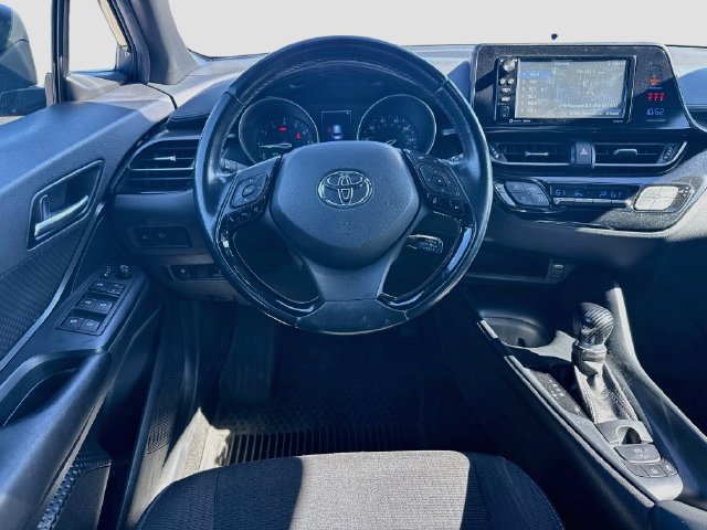 Used 2018 Toyota C-HR XLE FWD image 25
