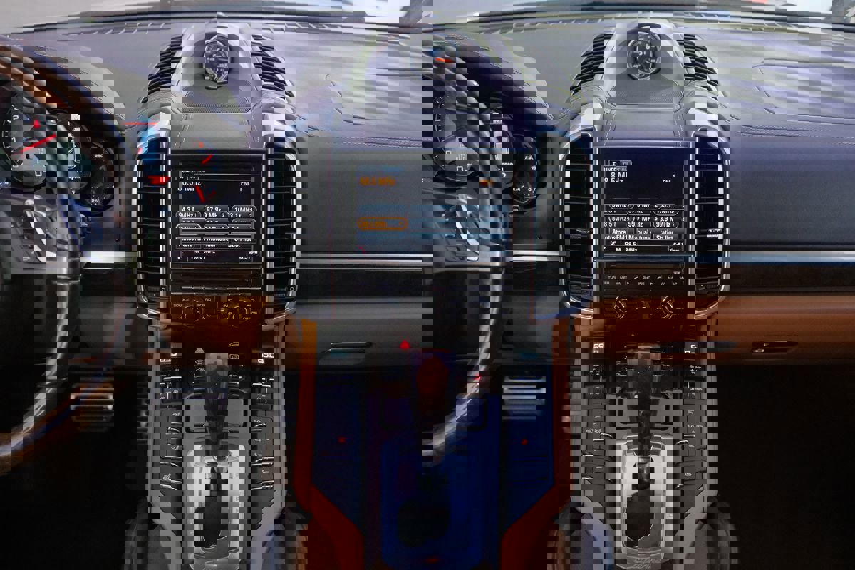 Used 2014 Porsche Cayenne GTS image 19