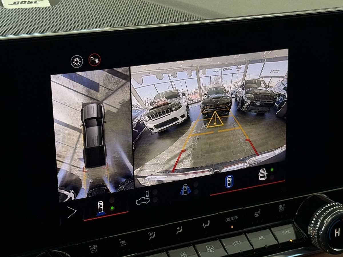 Used 2025 GMC Canyon AT4 w/ Technology Plus Package image 36