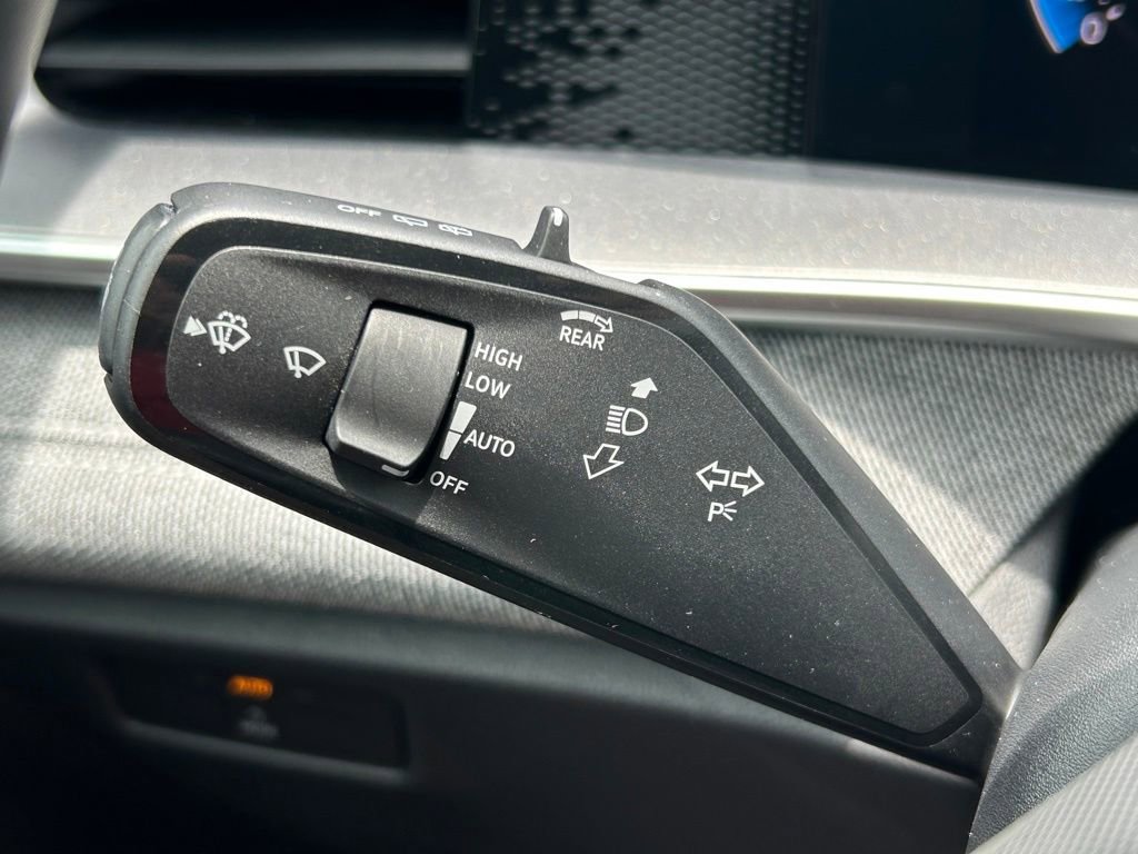 Certified 2025 Volkswagen Tiguan S FWD image 34