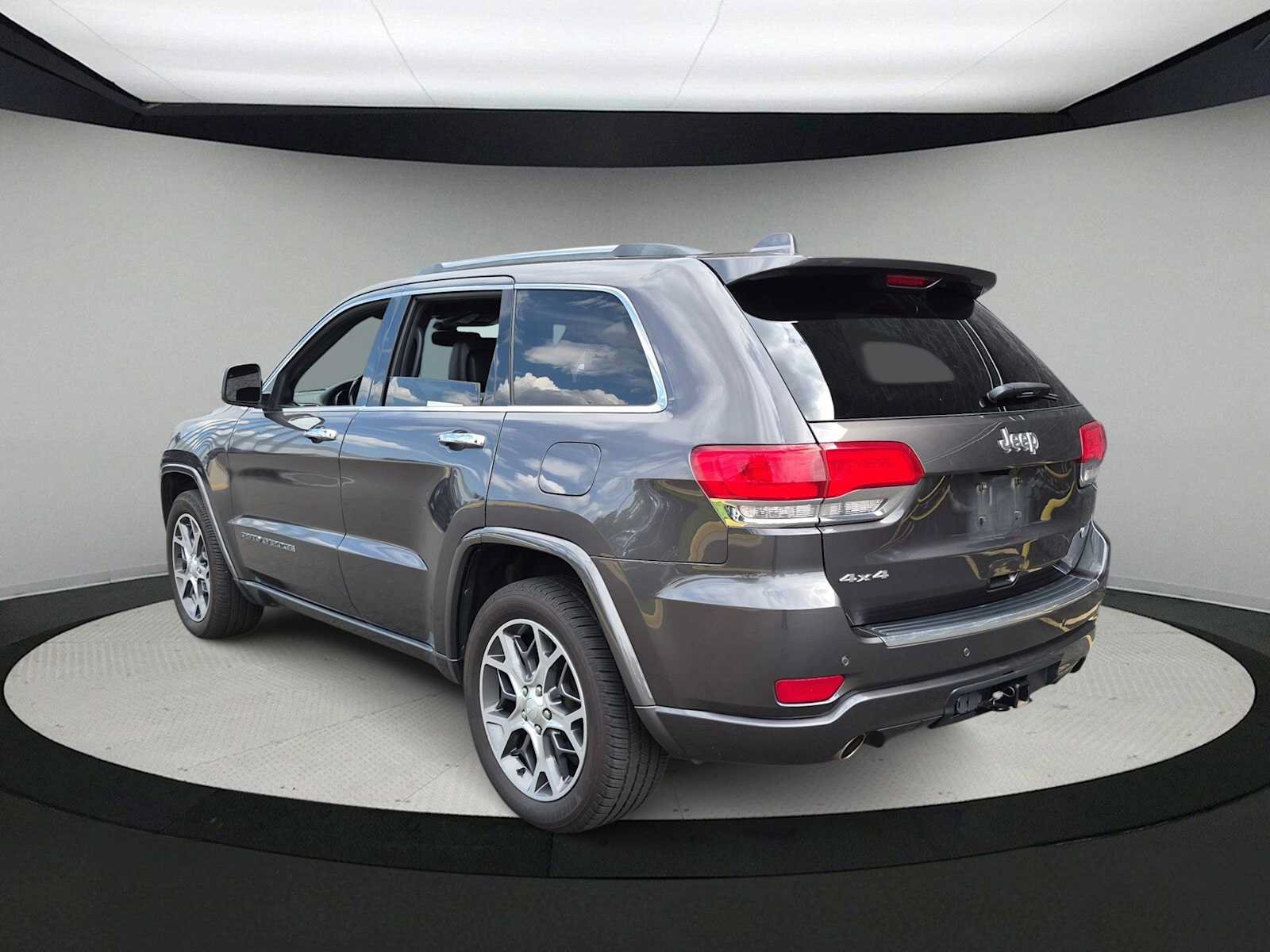 Used 2020 Jeep Grand Cherokee Overland AWD/4WD image 6