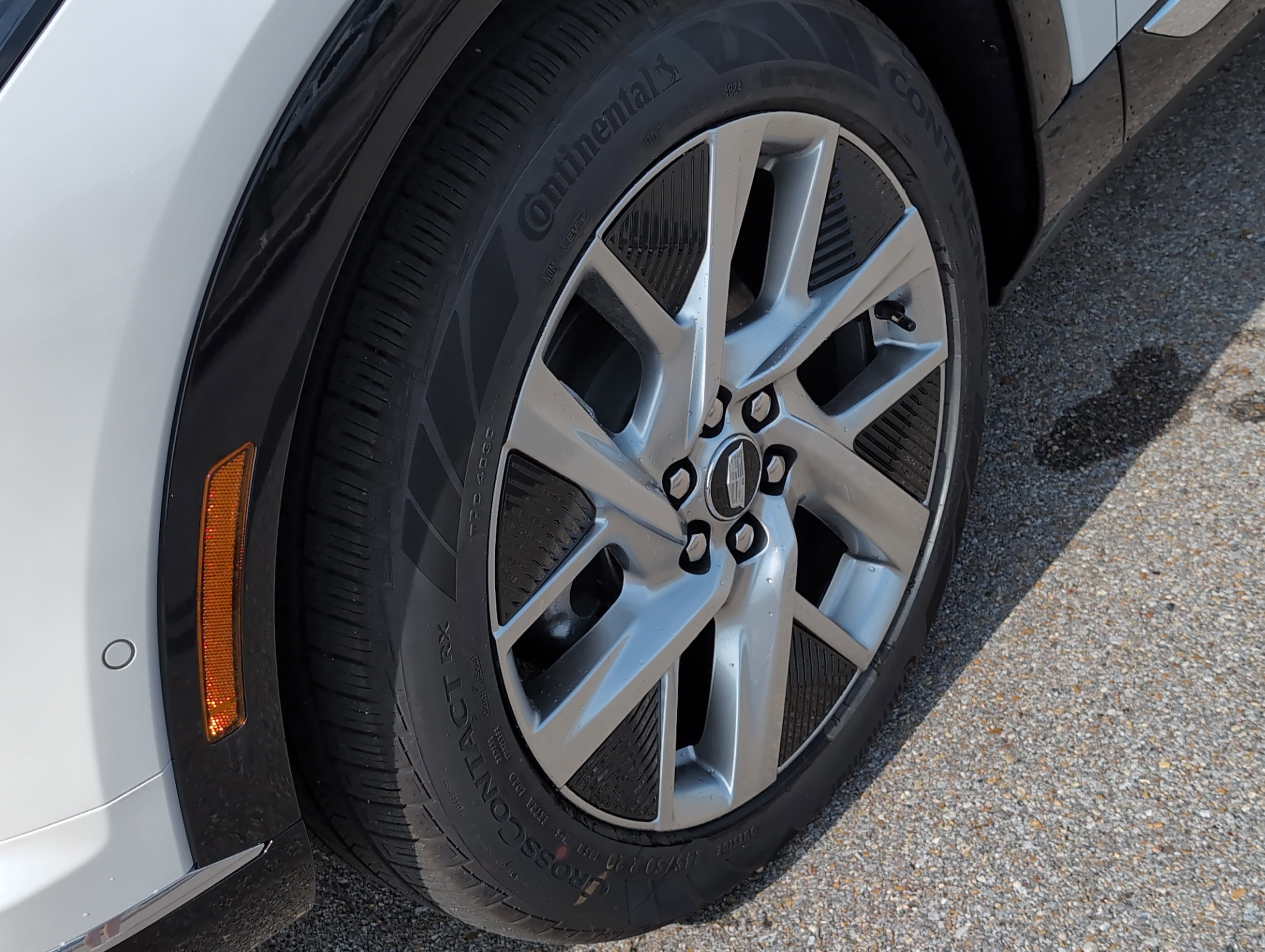 New 2025 Cadillac Optiq Luxury 1 image 35