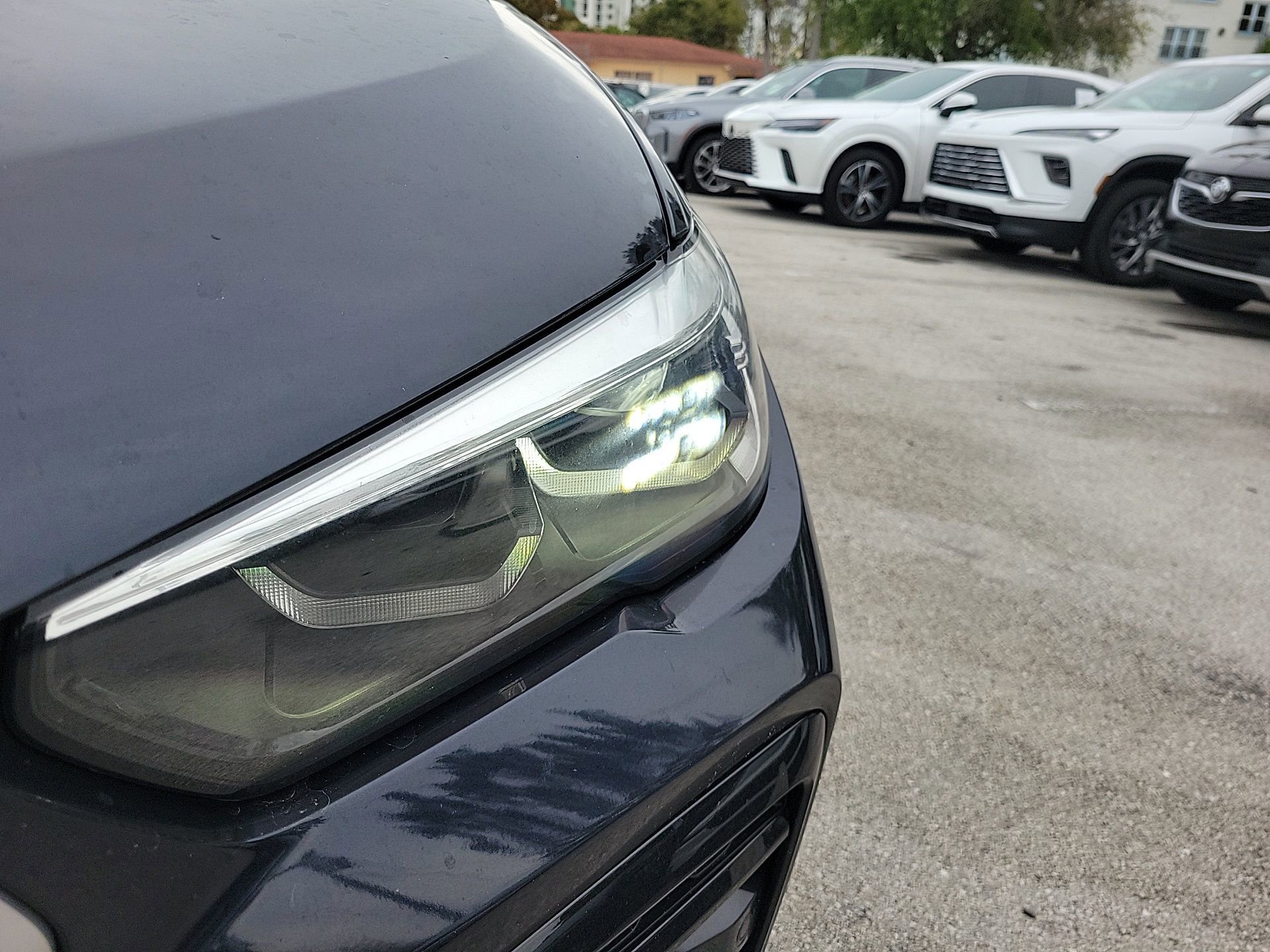 Used 2022 BMW X6 xDrive40i w/ M Sport Package image 7