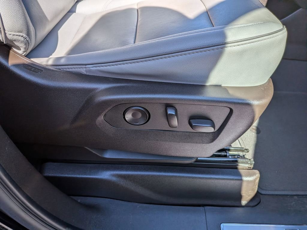 Certified 2023 GMC Yukon XL SLT w/ SLT Premium Package image 32