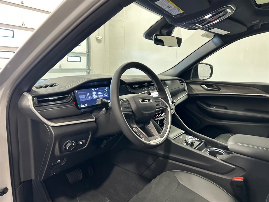 New 2026 Jeep Grand Cherokee Laredo image 17