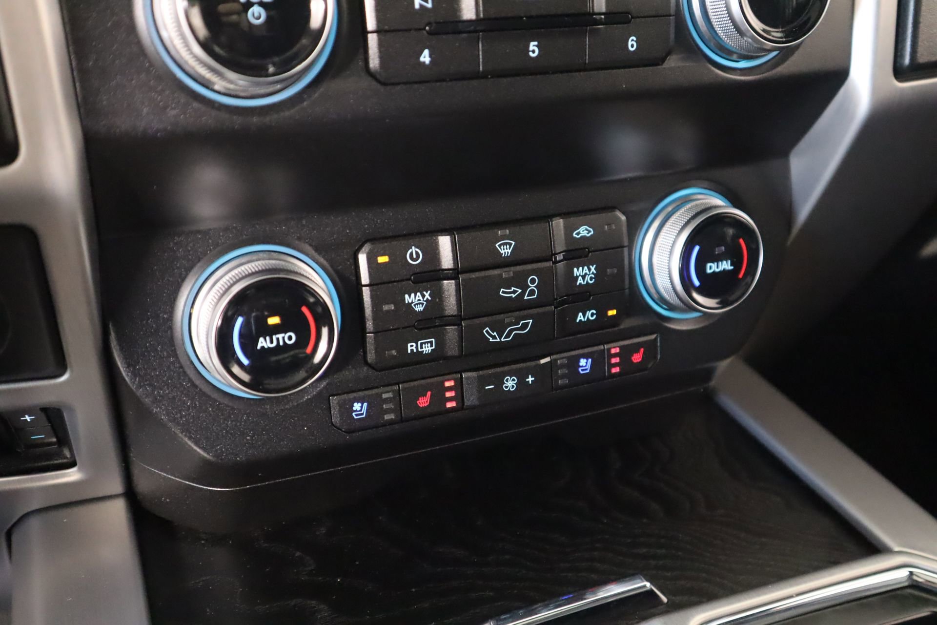 Used 2019 Ford F150 Platinum w/ Equipment Group 701A Luxury image 8