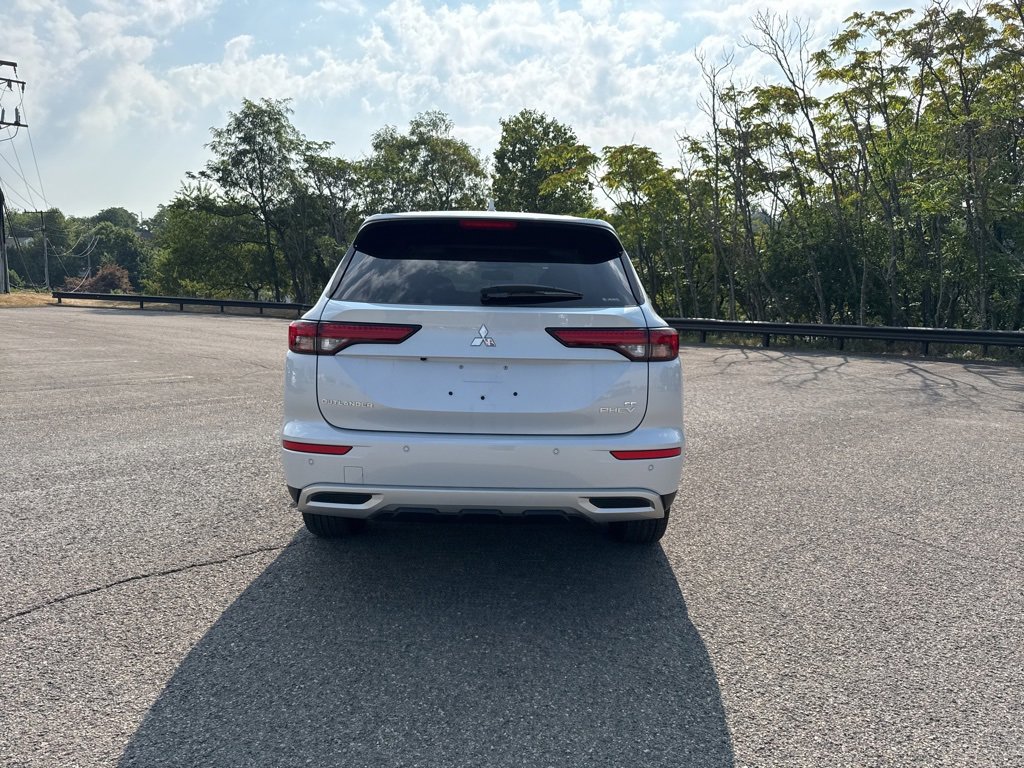 New 2025 Mitsubishi Outlander SE image 10