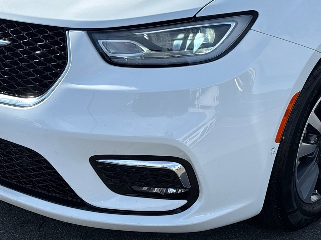 Used 2023 Chrysler Pacifica Touring-L image 9