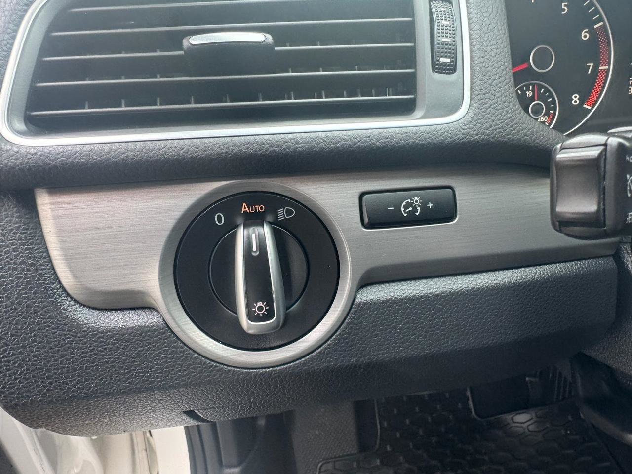 Used 2014 Volkswagen Passat 2.5 SE FWD image 33