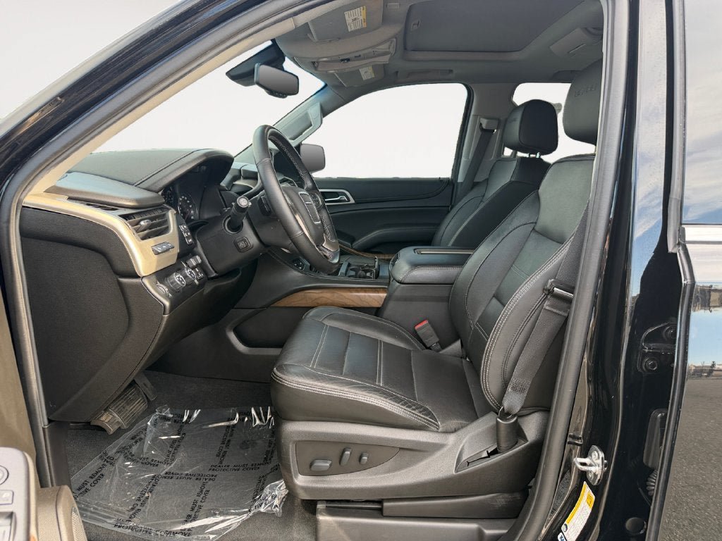 Used 2019 GMC Yukon Denali w/ Denali Ultimate Black Edition AWD/4WD image 7