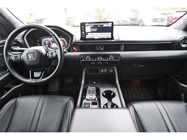 Used 2025 Honda Pilot Black Edition image 8