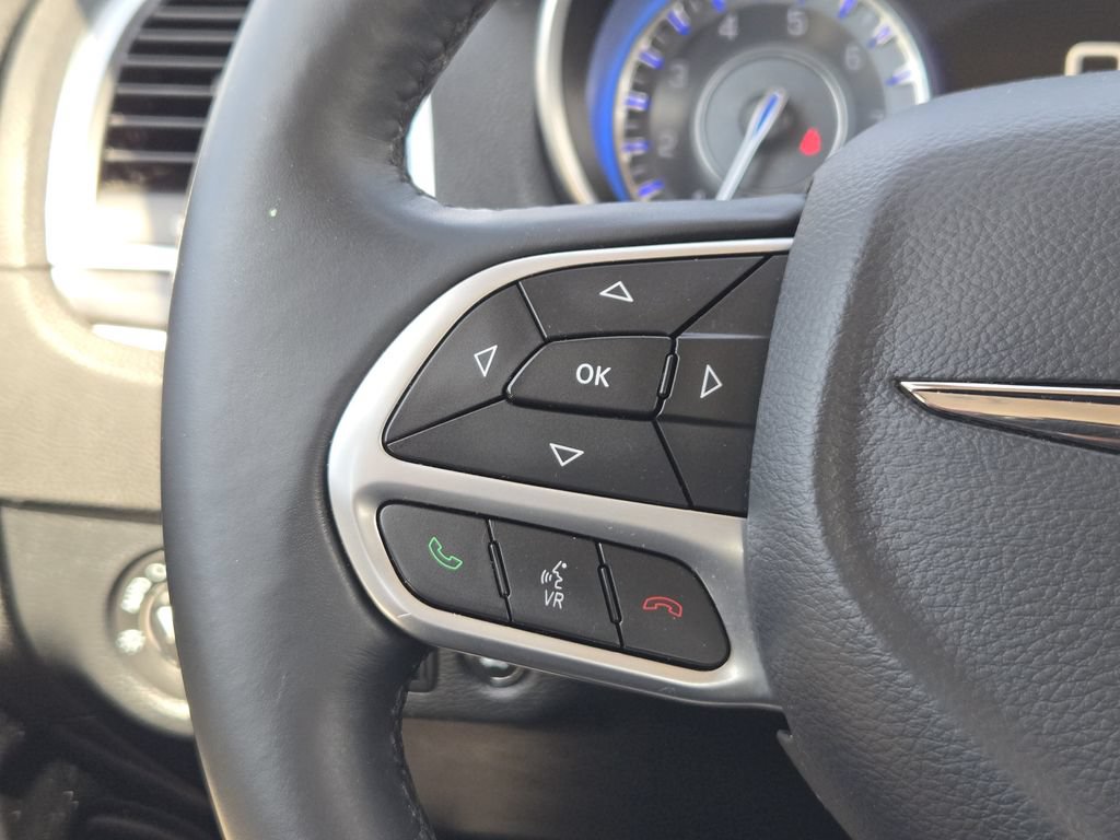 Used 2017 Chrysler 300 Limited RWD image 23