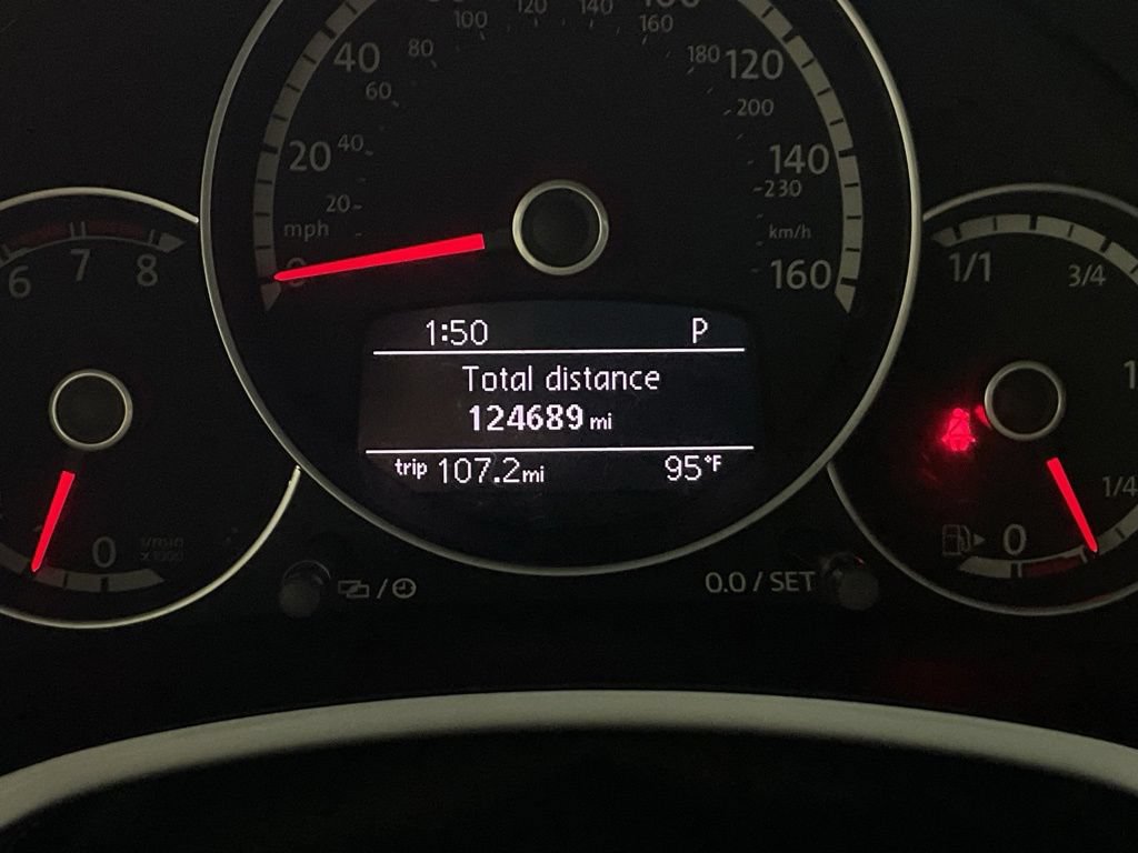 Used 2013 Volkswagen Beetle Turbo FWD image 38