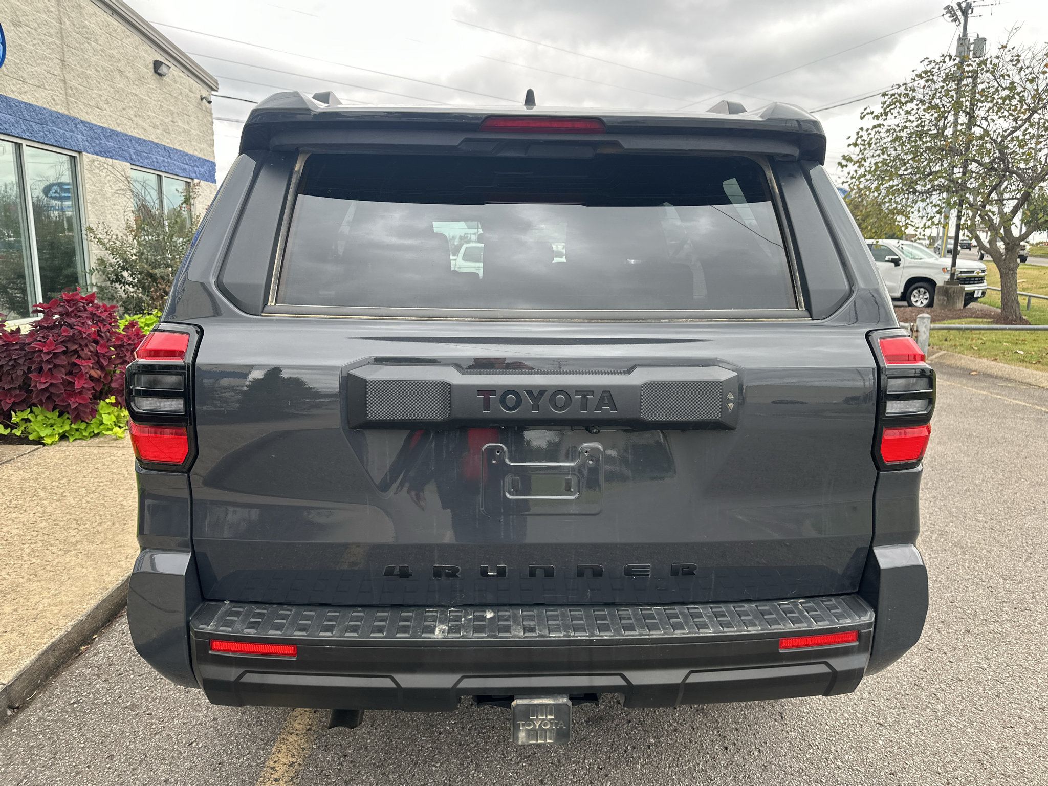 Used 2025 Toyota 4Runner SR5 AWD/4WD image 5