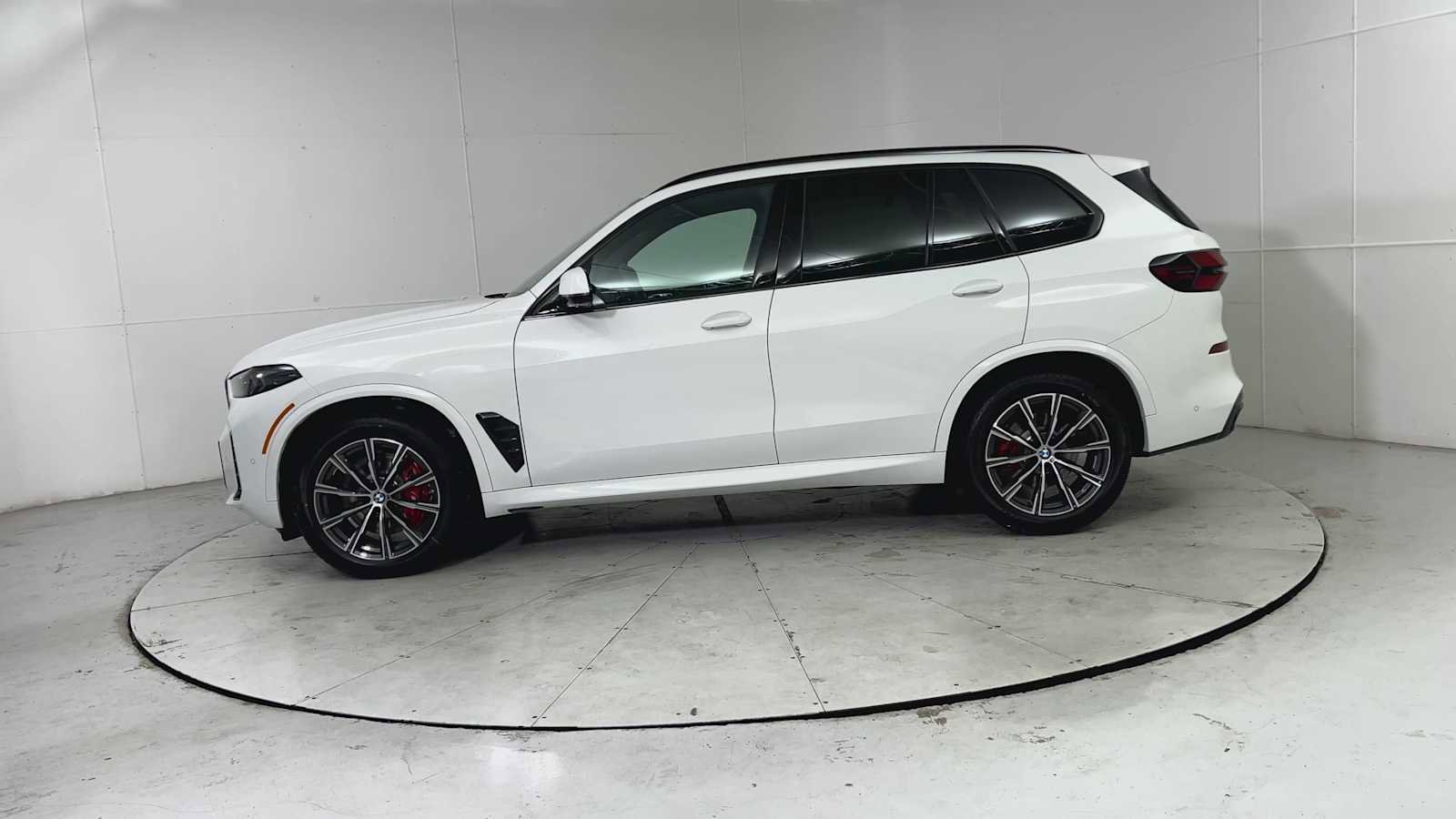New 2026 BMW X5 xDrive40i w/ M Sport Package image 5