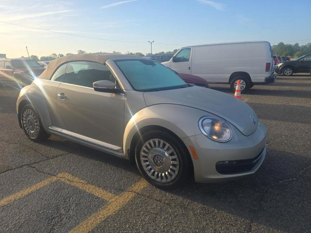 Used 2013 Volkswagen Beetle 2.5 FWD image 1