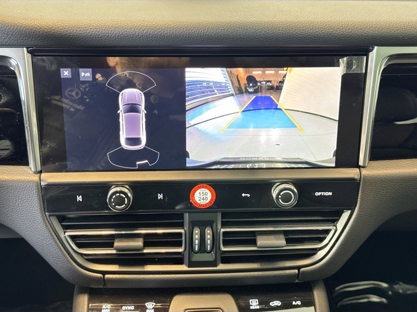 Used 2025 Porsche Macan w/ Premium Package Plus image 16