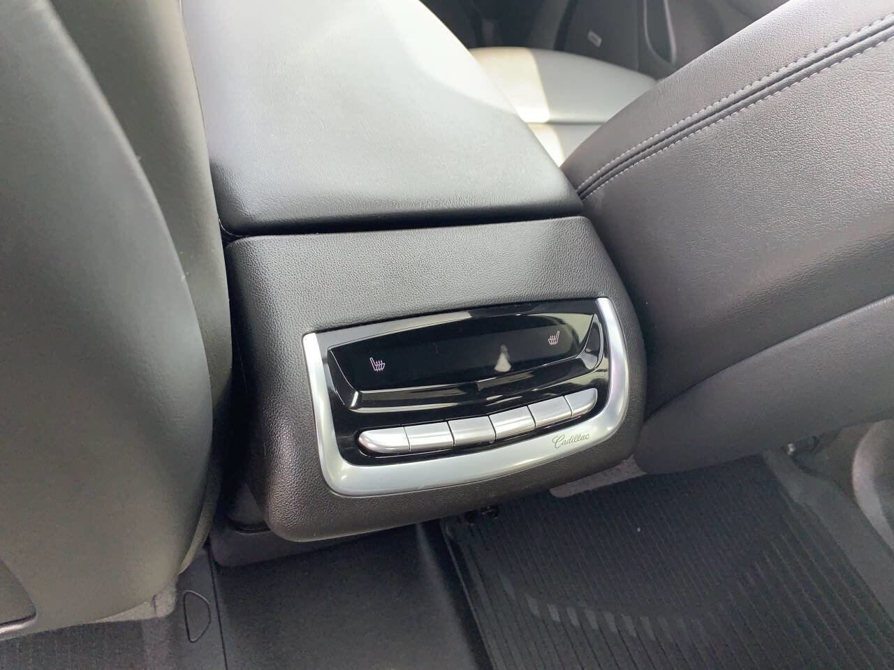 Used 2023 Cadillac XT6 Sport image 21