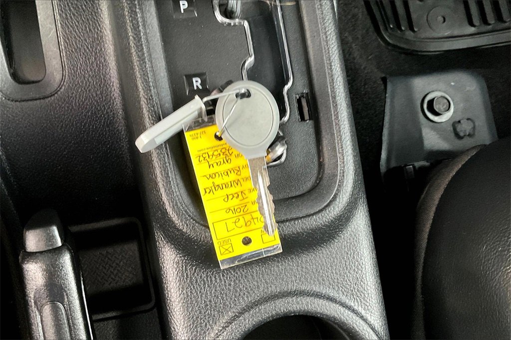 Used 2016 Jeep Wrangler Unlimited Rubicon image 10