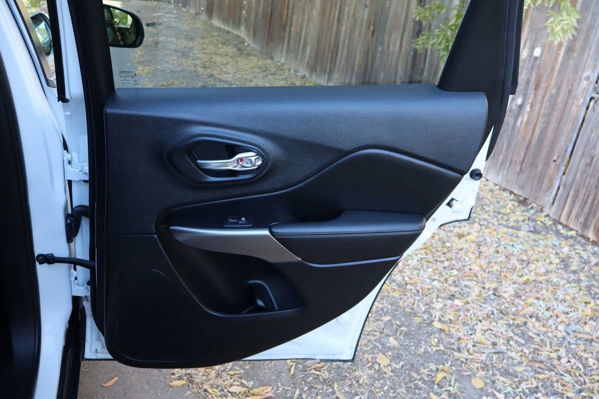 Used 2022 Jeep Cherokee Limited image 25