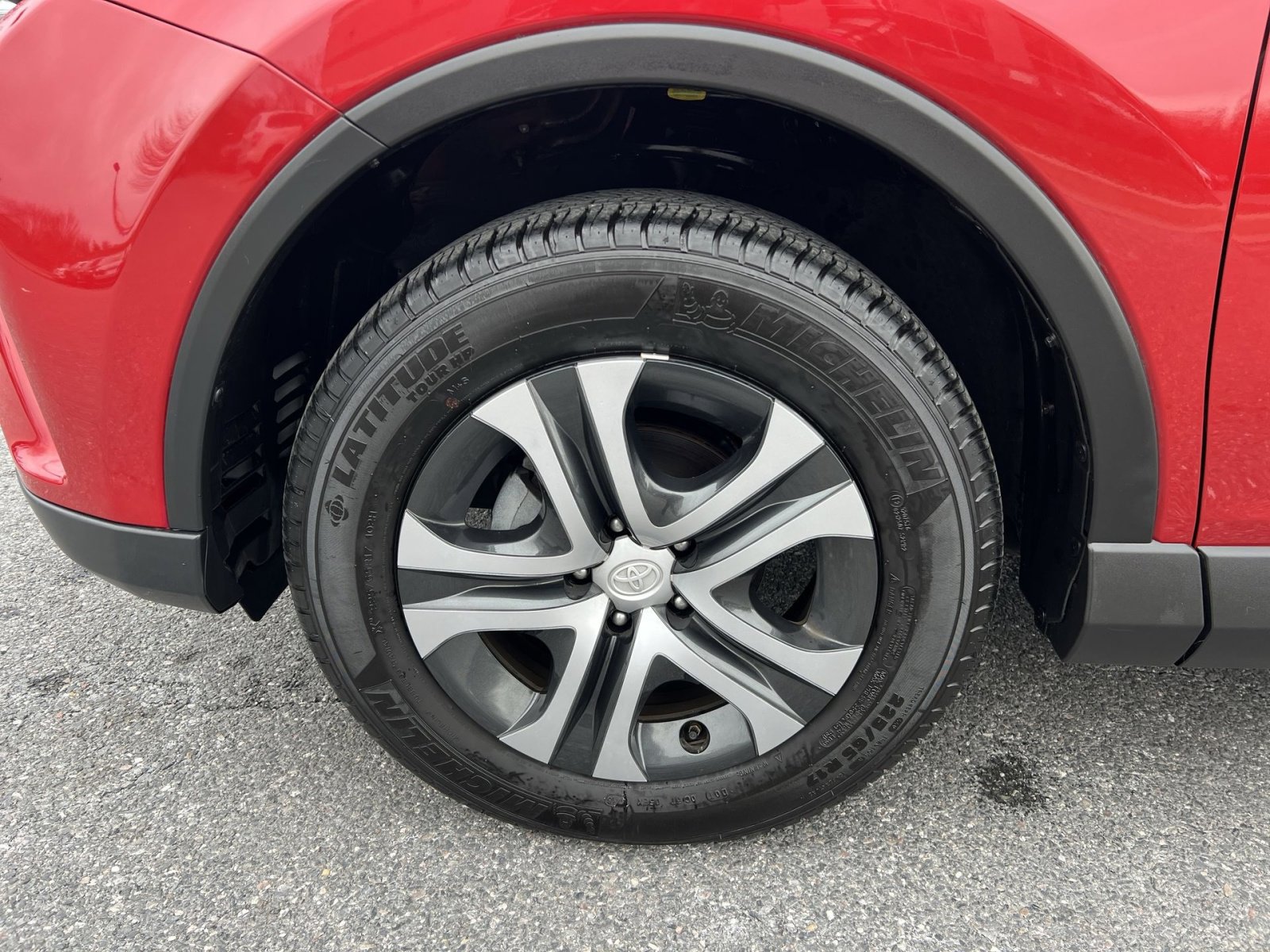 Used 2017 Toyota RAV4 LE image 12