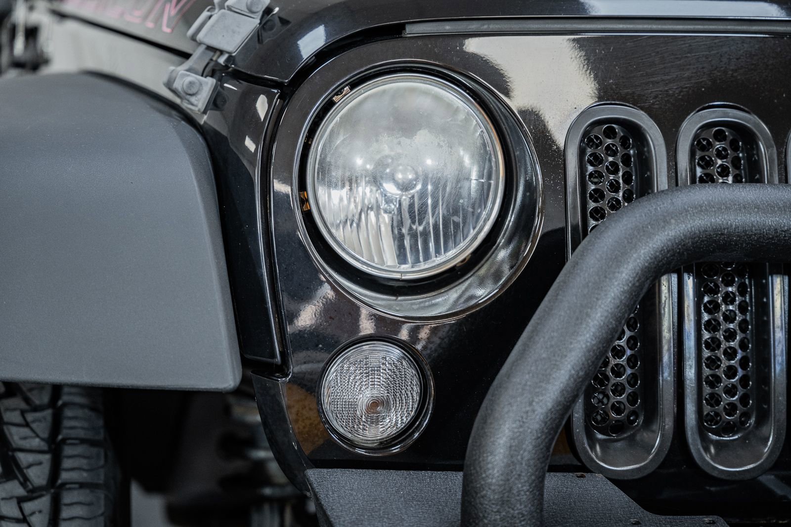 Used 2014 Jeep Wrangler Unlimited Rubicon w/ Connectivity Group image 13