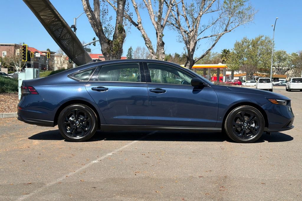 Certified 2025 Honda Accord SE image 3