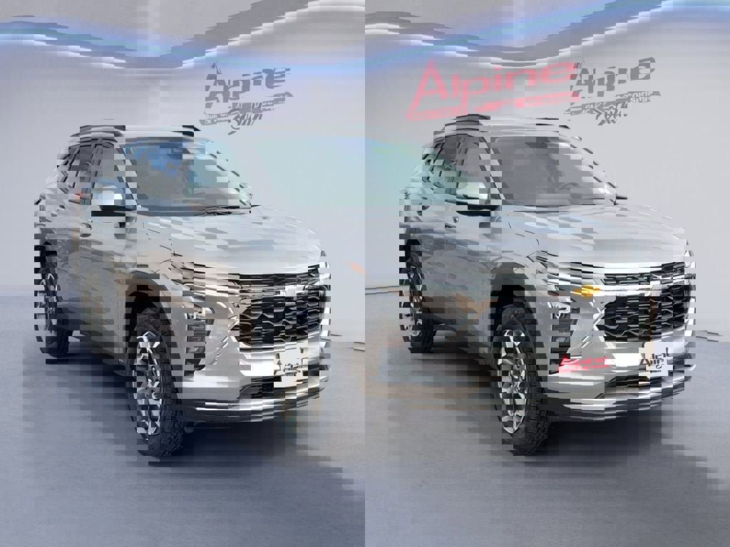 Used 2025 Chevrolet Trax LT w/ LT Convenience Package image 7