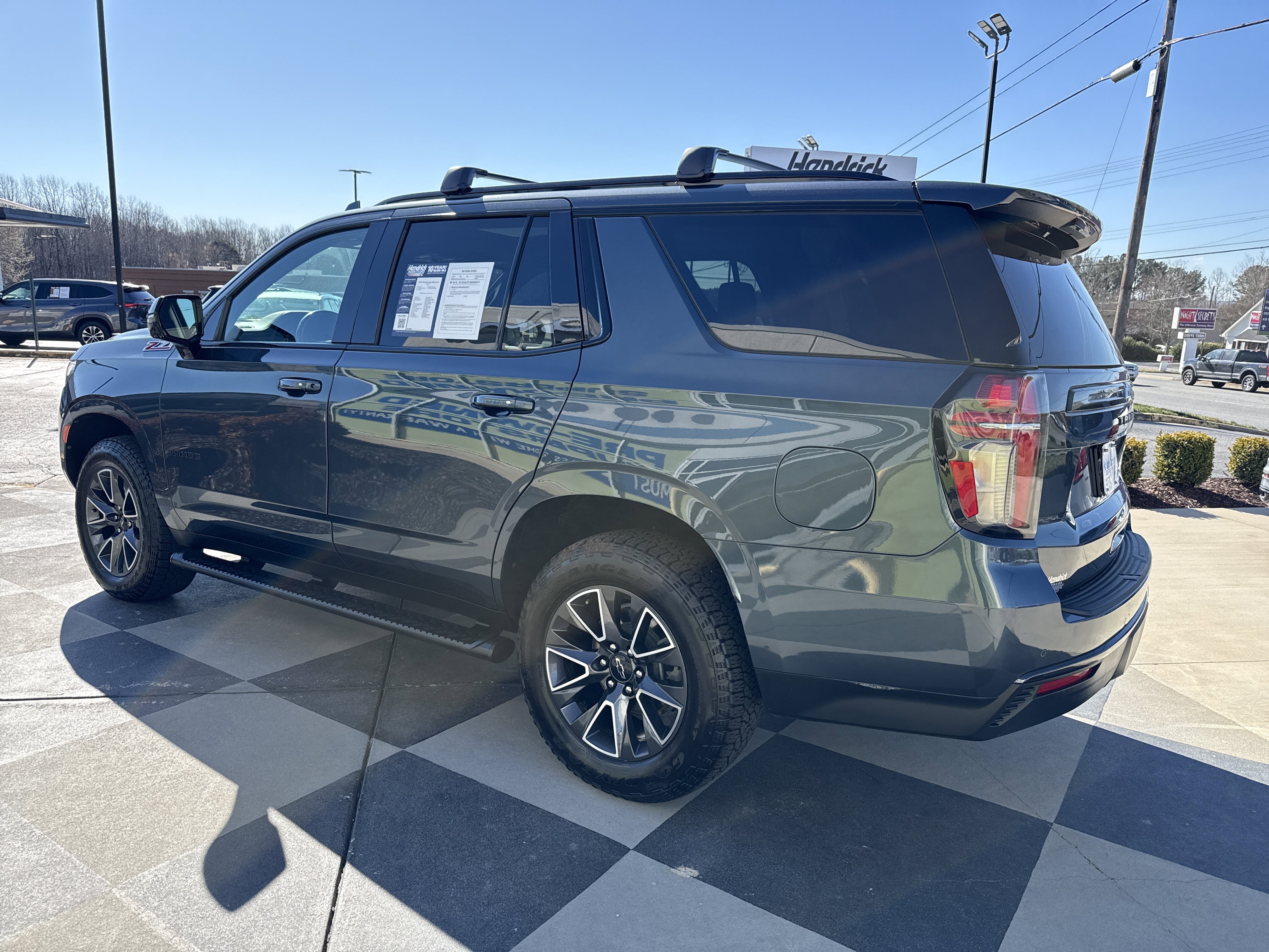 Used 2021 Chevrolet Tahoe Z71 w/ Z71 Signature Package AWD/4WD image 8