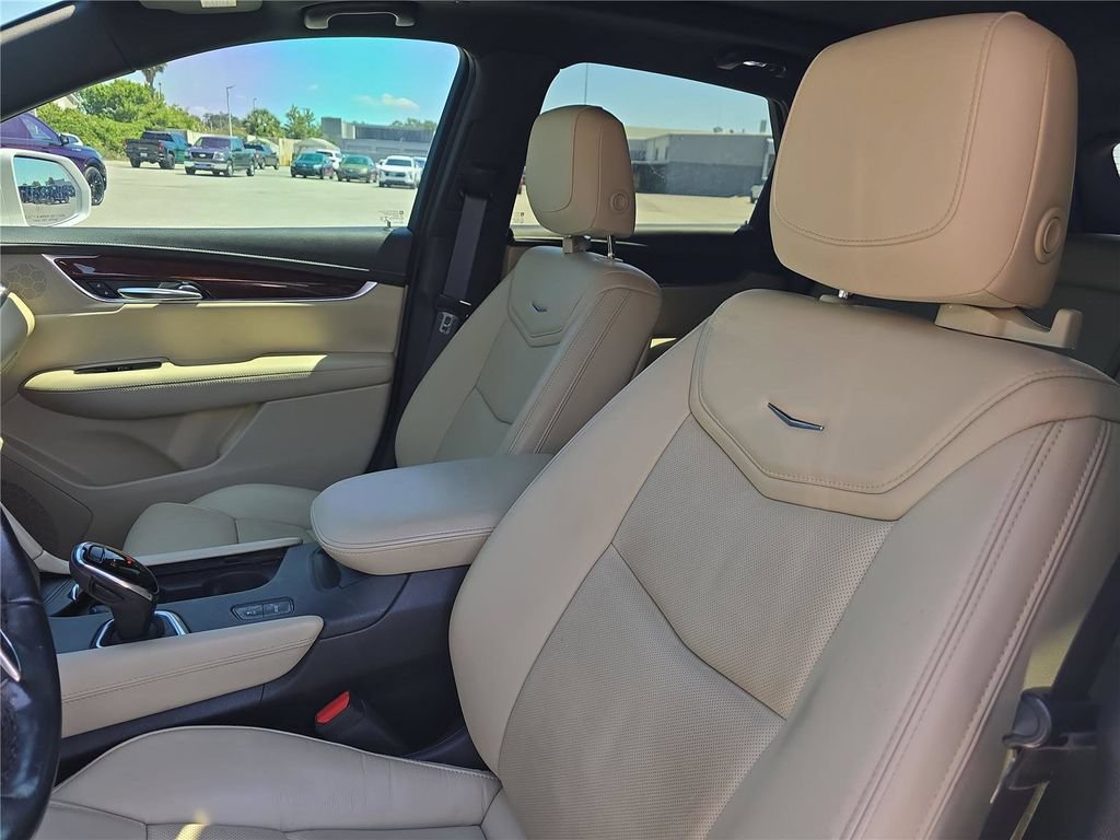 Used 2018 Cadillac XT5 Premium Luxury w/ Driver Assist Package FWD image 17
