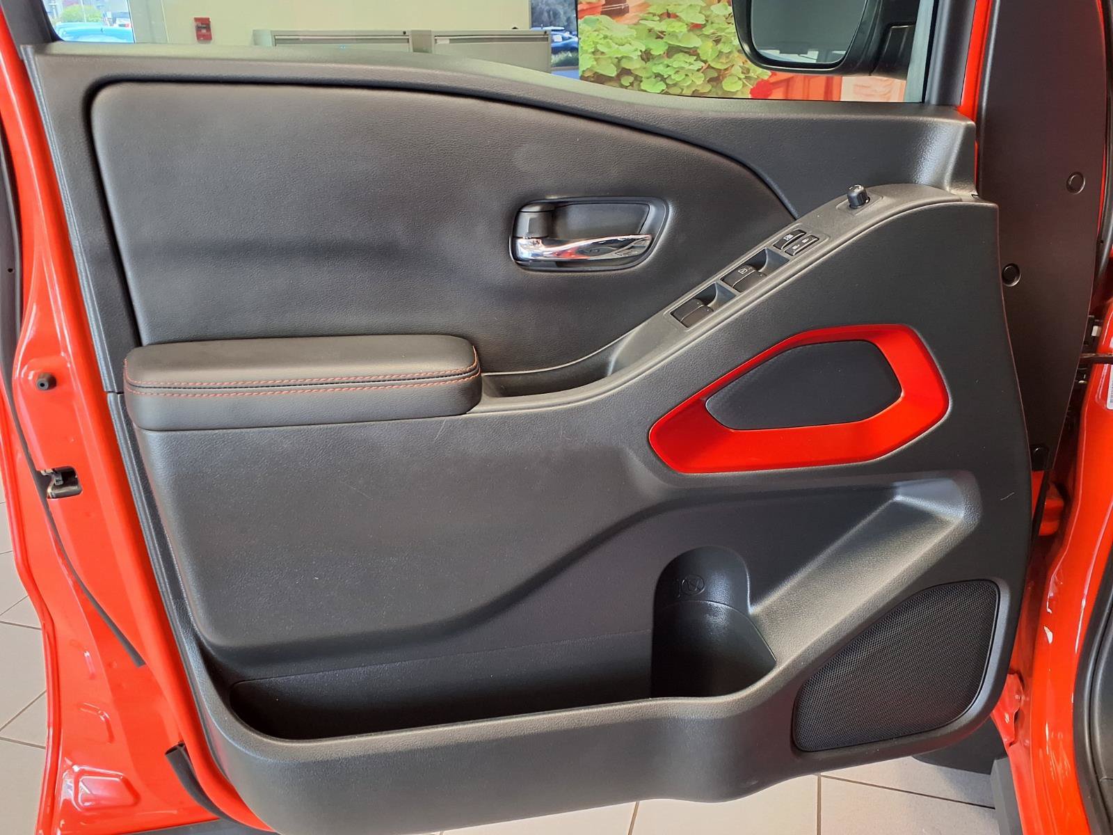 Used 2025 Nissan Frontier Pro-X RWD image 23