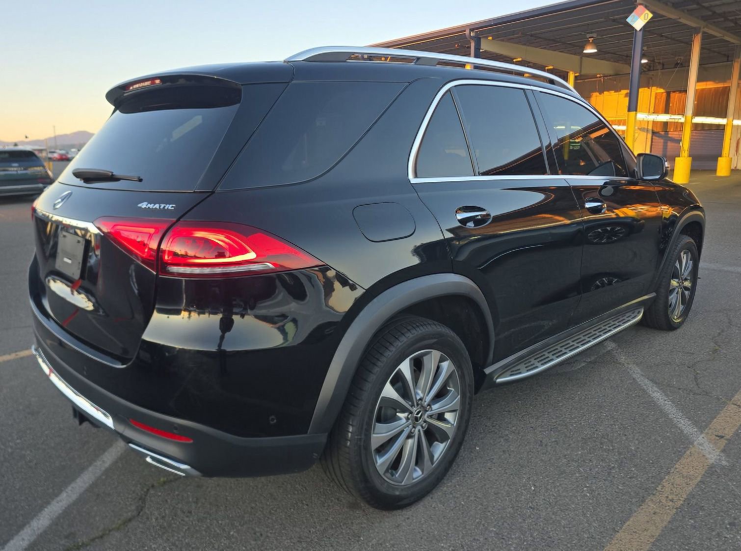 Used 2020 Mercedes-Benz GLE 350 4MATIC w/ 3rd Row Seat Package image 4