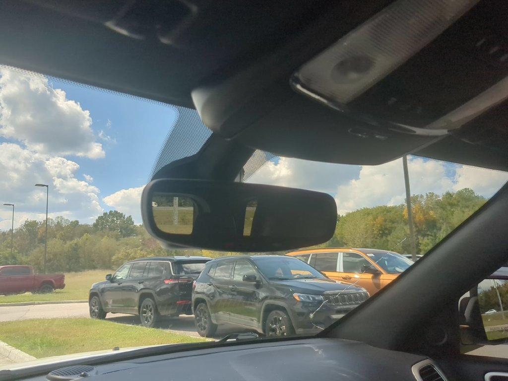 Used 2018 Jeep Grand Cherokee Altitude AWD/4WD image 31