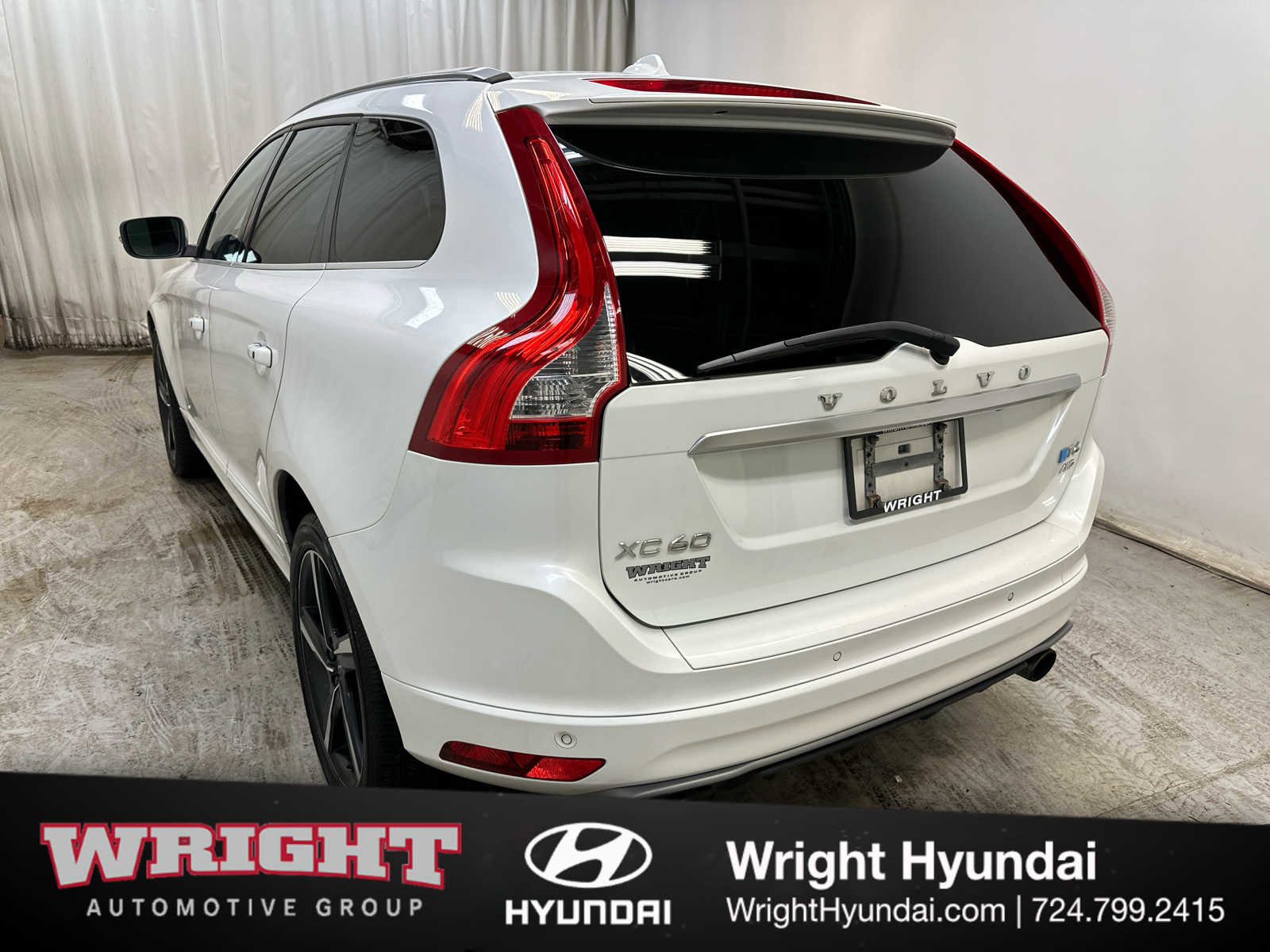 Used 2015 Volvo XC60 T6 R-Design w/ Proximity Package image 4
