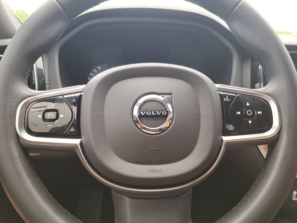 Used 2023 Volvo XC60 B5 Ultimate w/ Protection Package Premier FWD image 11