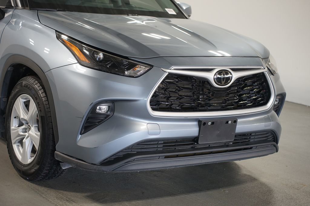 Certified 2024 Toyota Highlander LE image 4