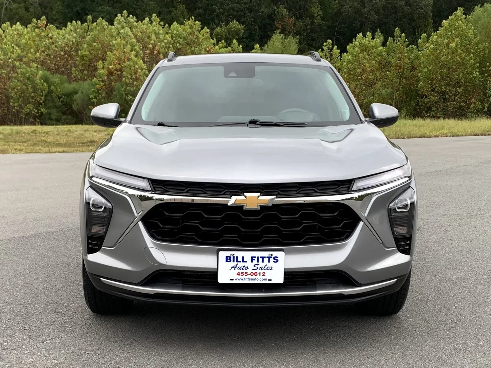 Used 2025 Chevrolet Trax LT FWD image 2