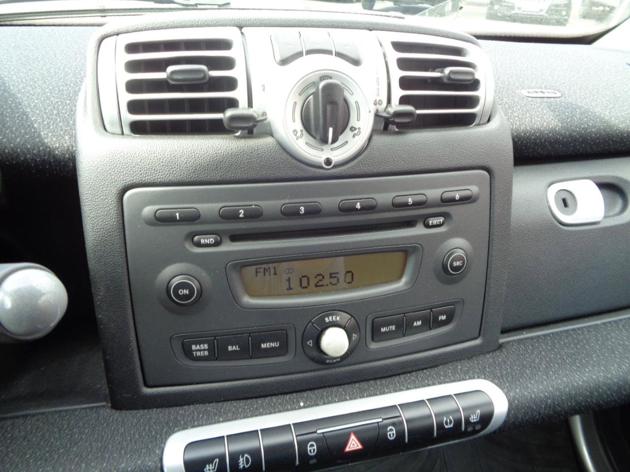 Used 2009 smart fortwo Coupe image 25