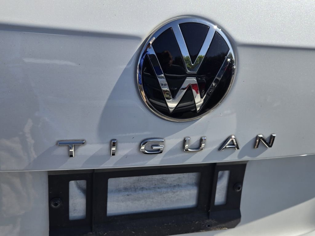 Used 2023 Volkswagen Tiguan SE FWD image 9